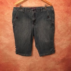 🌻 Gloria Vanderbilt Denim Bermuda Shorts 🌻